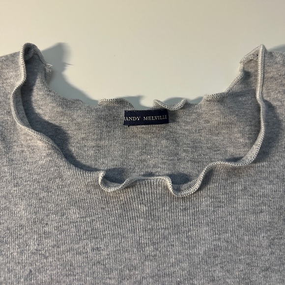 Brandy Melville Women’s Lettuce Top - Picture 3 of 3